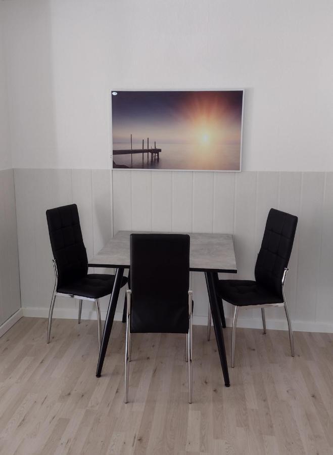 Kleines Gemuetliches Apartment In Zentraler Lage 프리엔암치엠시 외부 사진