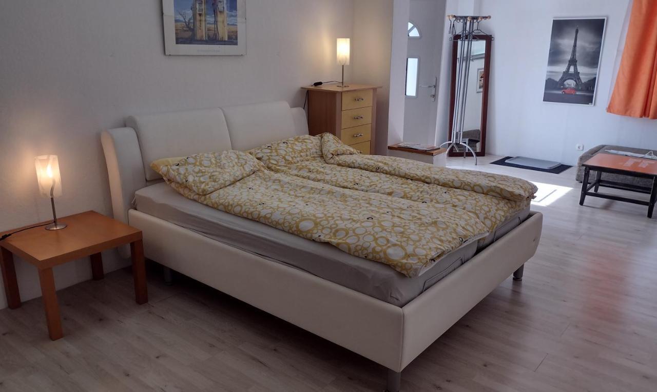 Kleines Gemuetliches Apartment In Zentraler Lage 프리엔암치엠시 외부 사진