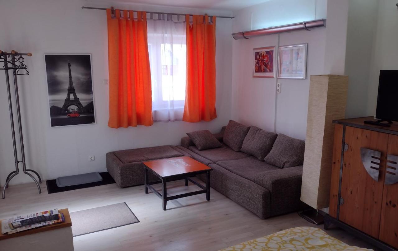 Kleines Gemuetliches Apartment In Zentraler Lage 프리엔암치엠시 외부 사진