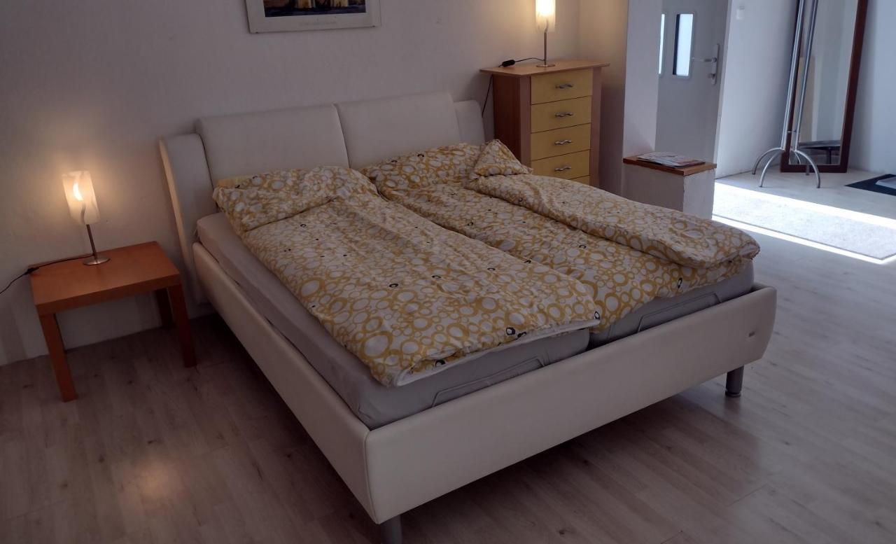 Kleines Gemuetliches Apartment In Zentraler Lage 프리엔암치엠시 외부 사진